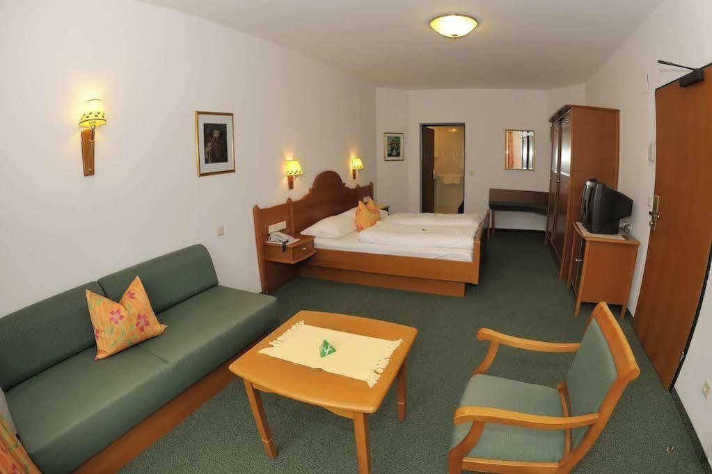 Tennis Golf Hotel Hoellrigl Kottingbrunn Exterior foto